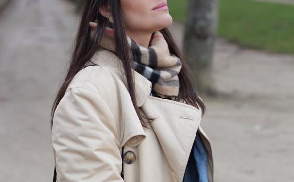 Carol Braga à francesa...