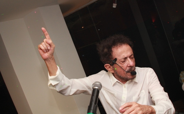 Com problemas de saúde, Tom Zé cancela show no Festival de Verão 2015