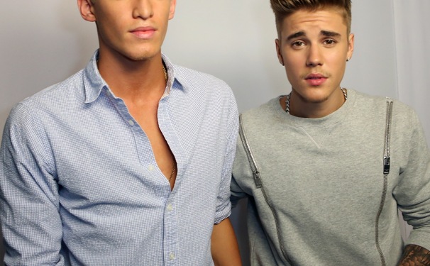 Cody Simpson festeja