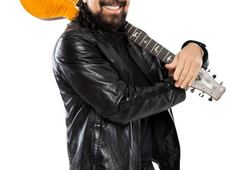 Bell Marques comanda festa exclusiva neste sábado