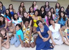 Coral Vozes Jovens e Divinas se apresenta no Teatro ACBEU