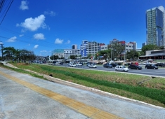 Avenida ACM ganha passeios totalmente requalificados