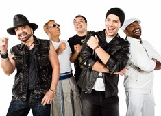 Chiclete com Banana, Alinne Rosa e Alexandre Peixe juntos em show