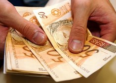 Governo economizará R$ 752,8 milhões com reajuste menor do salário mínimo