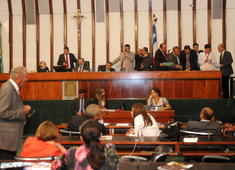 Assembleia aprova aumento para legislativo e executivo baianos