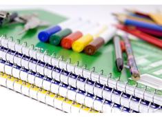 Kits econômicos e itens exclusivos são apostas do Walmart na volta às aulas