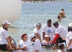 ParaPraia: deficientes físicos desfrutarão de banho de mar na praia da Ribeira
