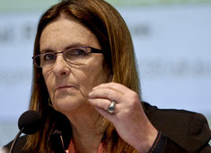 Foster e cinco diretores da Petrobras renunciam cargos