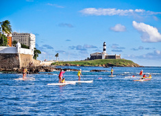 Aulas gratuitas de SUP serão oferecidas no Porto da Barra