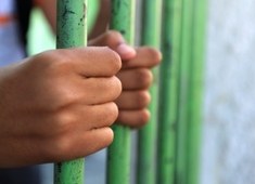 CCJ adia análise de proposta que reduz maioridade penal