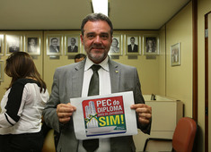 Câmara dos Deputados deve votar, hoje, a chamada PEC do Diploma