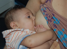 Mamães participam de Mamaço nesta quinta-feira (7)