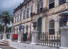 Vai um pouquinho de caridade?!