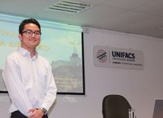 Palestra sobre mercado internacional na UNIFACS