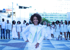 PROJETO “CONVERSAS PLUGADAS” APRESENTA A DESIGNER DE MODA CAROL BARRETO