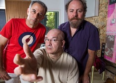 Paralamas do Sucesso e Alavontê juntos.