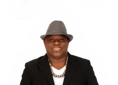 Ninha pilota a festa Zoooorra