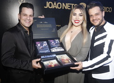 Naiara Azevedo lanca DVD junto com João Neto & Frederico em SP