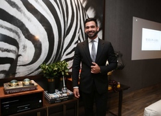 SPAZZIO NATUZZI ITALIA POR MARLON NA CASA COR BAHIA