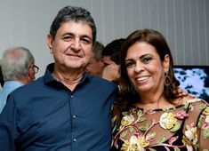 Maria Christina e Paulo Darzé recebendo convidados na sexta-feira