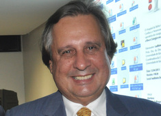 Jadelson Andrade lança livro com "Cronicas do Coração" de Jorge Amado