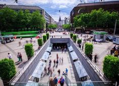 FRANCESA NIKI DE SAINT PHALLE EMBELEZAM RUAS E MUSEUS DE HANNOVER