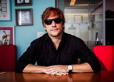 Jô Estrada se apresenta na Serenata do Tamar