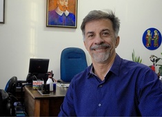 O espetáculo musical “De Um Tudo” volta em cartaz