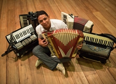 O Sanfoneiro Targino Gondim na primeira edição do Baleô da Resenha