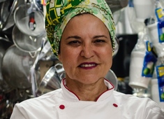 Tereza Paim mergulha na literatura gastronômica e lança seu primeiro livro