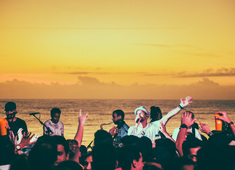 Banda Eva leva seu selo para o Forte de São Diogo na Barra.