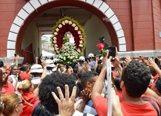Festa de Santa Bárbara celebra diversidade religiosa e cultural no Centro Histórico de Salvador