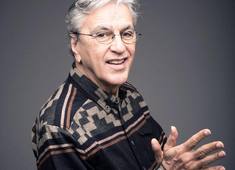 Projeto Caetanear une teatro, cinema, dança, música e performance a partir da obra de Caetano Veloso