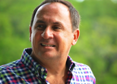 João Gualberto é homenageado durante jantar promovido por empresários de Praia do Forte