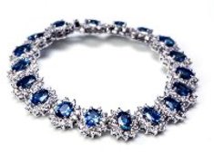 CARLOS RODEIRO CRIA COLEÇÃO PARA FESTAS DE FINAL DE ANO