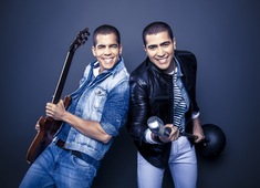 OITO7NOVE4 E GAROTA SAFADA