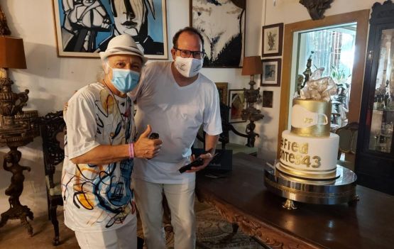 Fred Pontes comemorou o niver ao lado de amigos e  foi prestigiado por muita gente bacanérrima