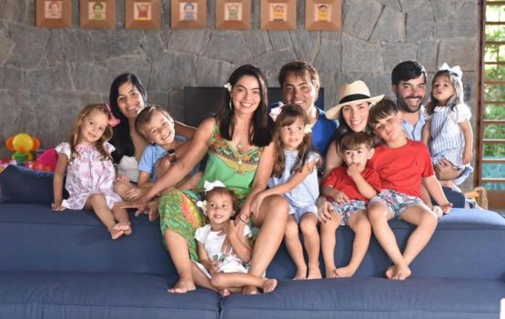 Kátia Baiardi com filhos e netos 