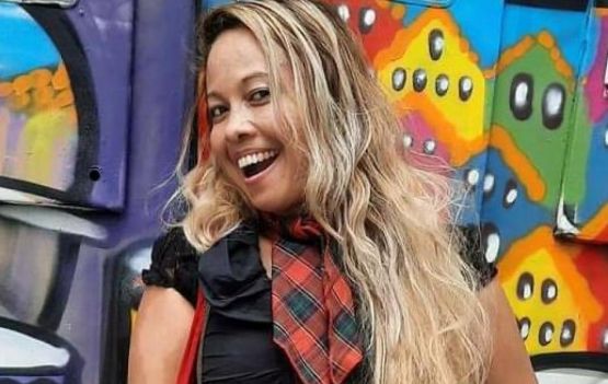  atriz e jornalista baiana Yin yee Carneiro,  lança livro sobre sua história de sucesso com o seu pai, o famoso fotógrafo Sun Sun agora, em 2021, e também está no ar num comercial nacional atualmente, e em breve, em uma websérie baiana! (Crédito: Div