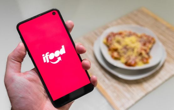 iFood reduz taxas de mais de 200 mil restaurantes para apoiar parceiros no agravamento da pandemia