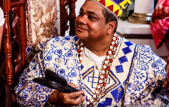 Babalorixá Babá Pecê recebe ‘Comenda Thomé de Souza’ pelos serviços prestados à comunidade, em Salvador