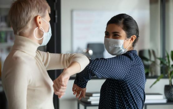 Catho firma parceria com o Projeto Mulheres Positivas e disponibiliza 200 vagas de emprego