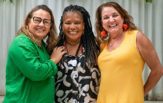 Margareth Menezes e equipe comemoram 18 anos da Fábrica Cultural 