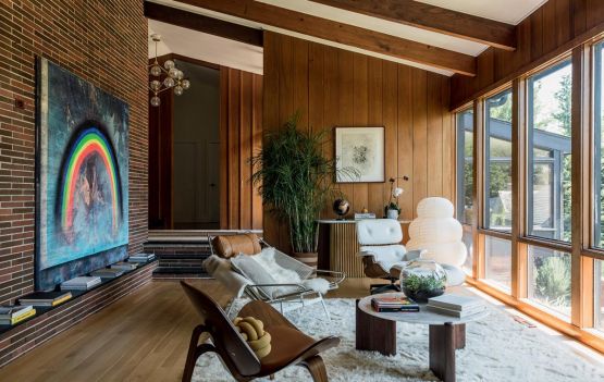 Artista em ascensão no disputado mercado americano, Vaughn Spann abre sua casa para Casa Vogue