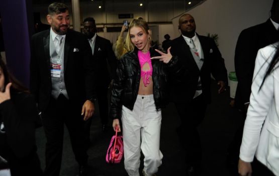 Fefe chegando na Beauty Fair Eduardo Martins