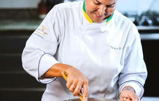Chef Tereza Paim sugere receita de moqueca para Semana Santa