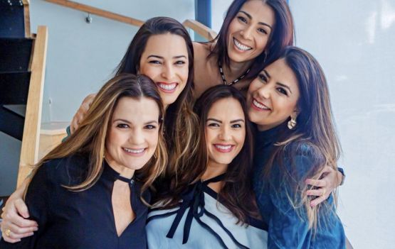 Da esquerda para direita: Fernanda Arruti, Renata Barbosa, Andrea Cavalcanti, Maíra Martinez e Paula Paes. Foto Xico Diniz