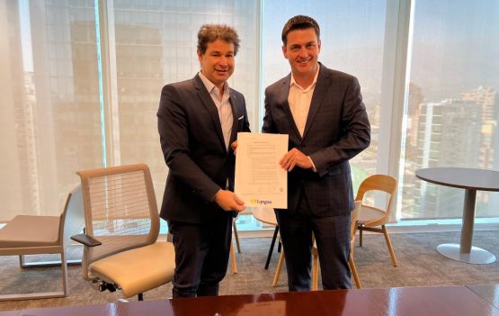  Divulgação Esteban Rodríguez Bravo, Gerente do Negócio de GNL, Biocombustíveis e Hidrogênio Verde da Lipigas (à esquerda) e Ricardo Franzen Reckziegel, Diretor Comercial da Be8 | Omega Green, assinam aliança par