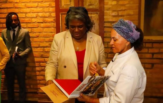 Embaixadora dos EUA almoçou no Casa de Tereza