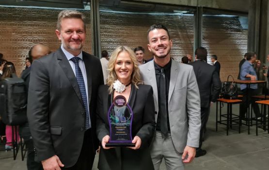 Paulo Salvi, sócio-diretor e CTO; Valda Stange, CEO; e Cleones Hostins, Head de Área Pública da TopMed Foto: Divulgação/ LLComunicação